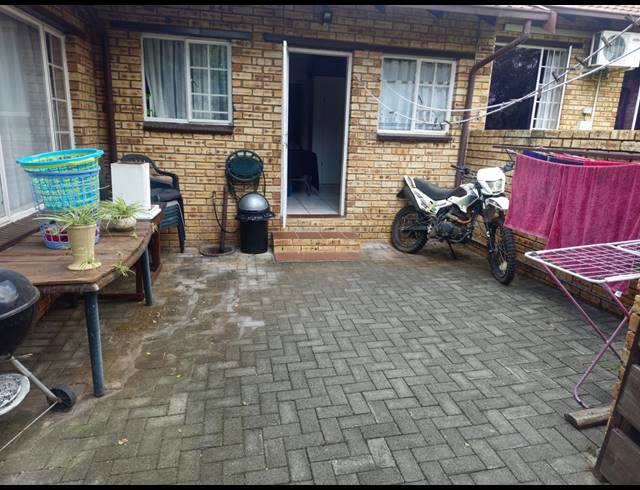 4 BEDROOM TOWNHOUSE FOR SALE IN SAFARI GARDENS